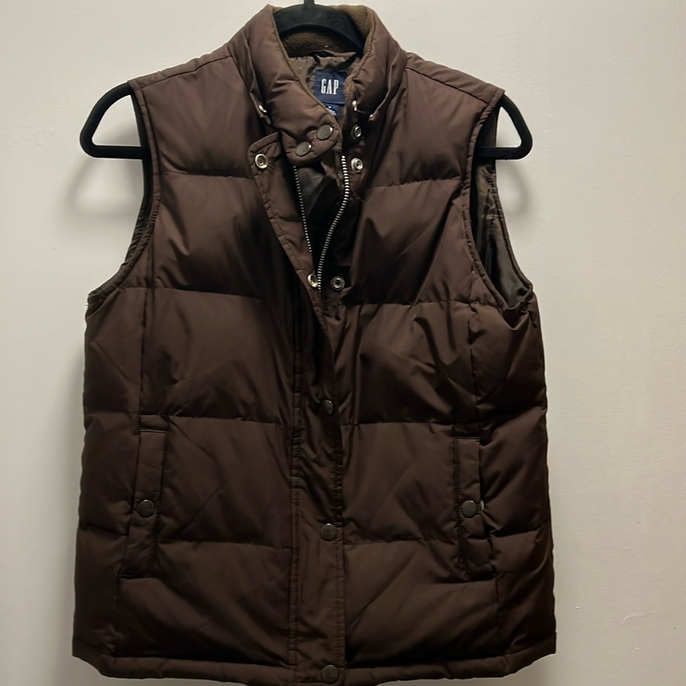 GAP - chocolate brown puffer vest